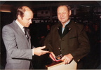 1982-05-27 - Ehrenzeichen für Heinrich Gruber