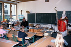 2000-12-06 - Der Nikolaus in der Schule